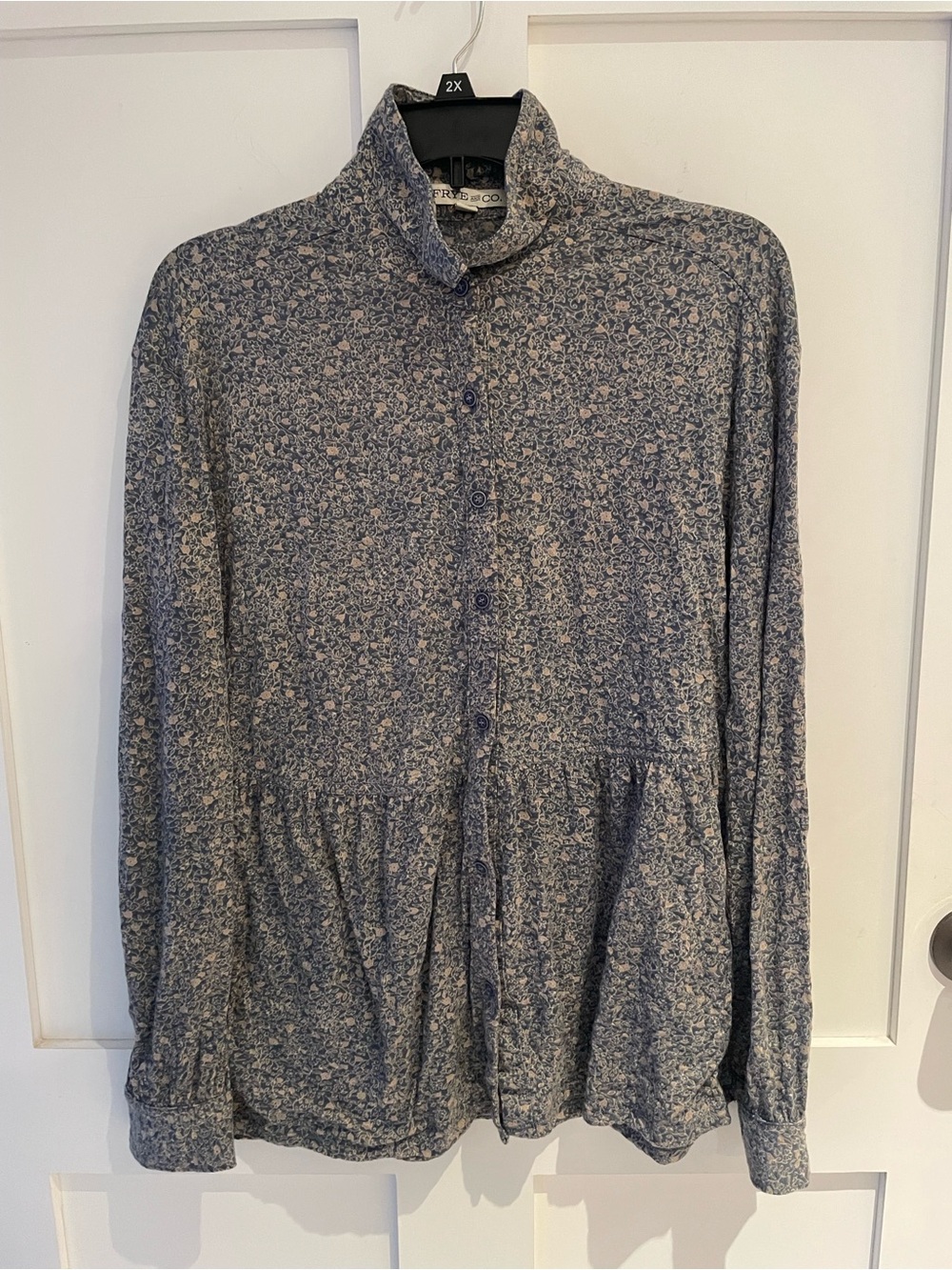 FRYE AND CO. Monica Womens Size M 
Blue Floral Casual Button-Down Shirt